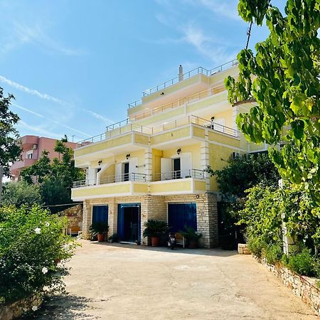 Sunny Holiday Sarande Luaran gambar
