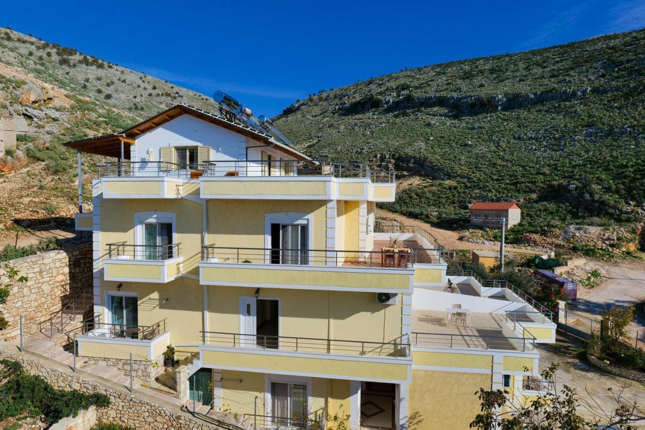 Sunny Holiday Sarande Luaran gambar