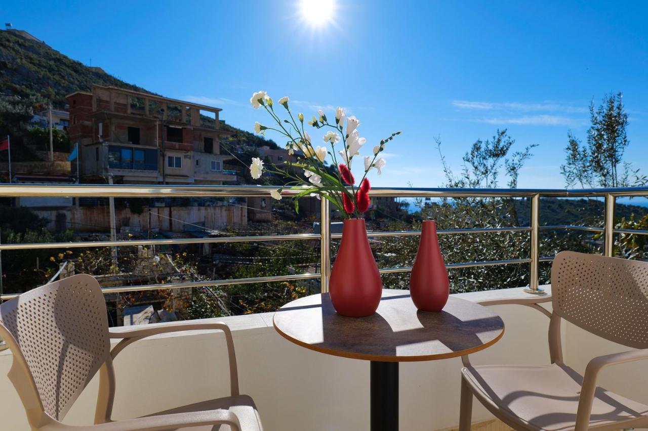 Sunny Holiday Sarande Luaran gambar
