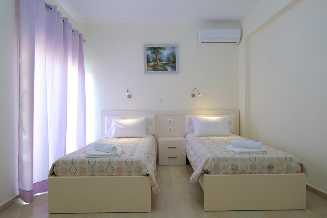 Sunny Holiday Sarande Luaran gambar