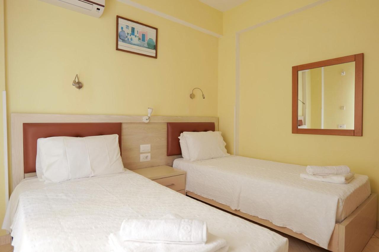 Sunny Holiday Sarande Luaran gambar
