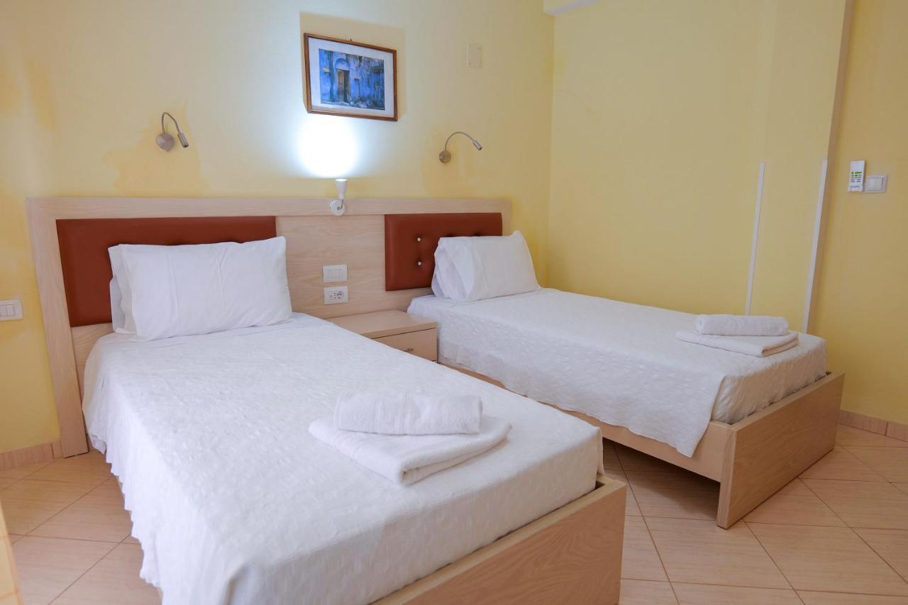 Sunny Holiday Sarande Luaran gambar