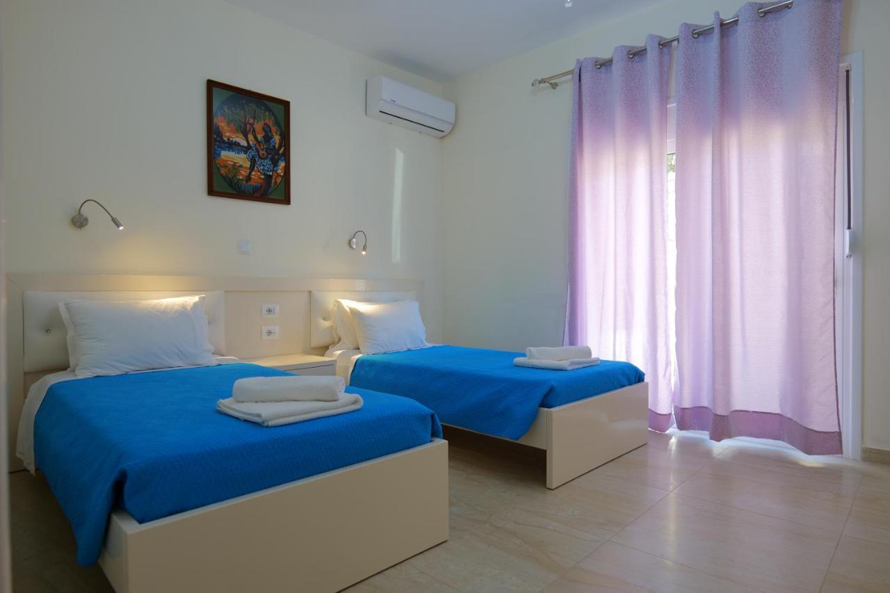Sunny Holiday Sarande Luaran gambar