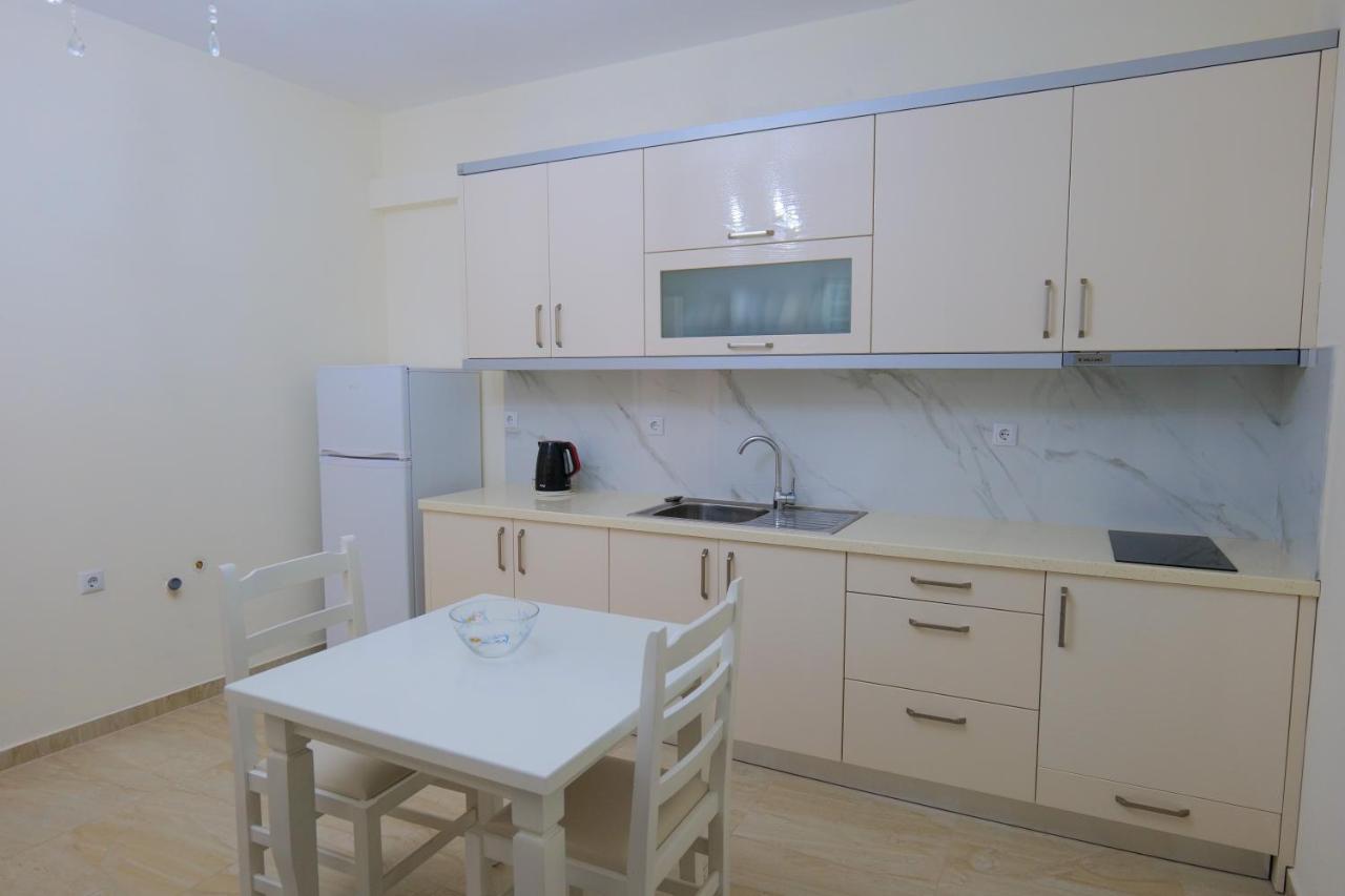 Sunny Holiday Sarande Luaran gambar