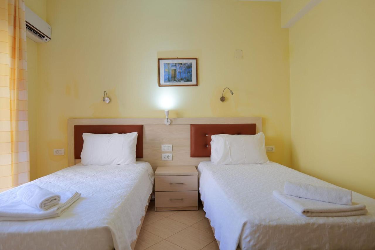 Sunny Holiday Sarande Luaran gambar