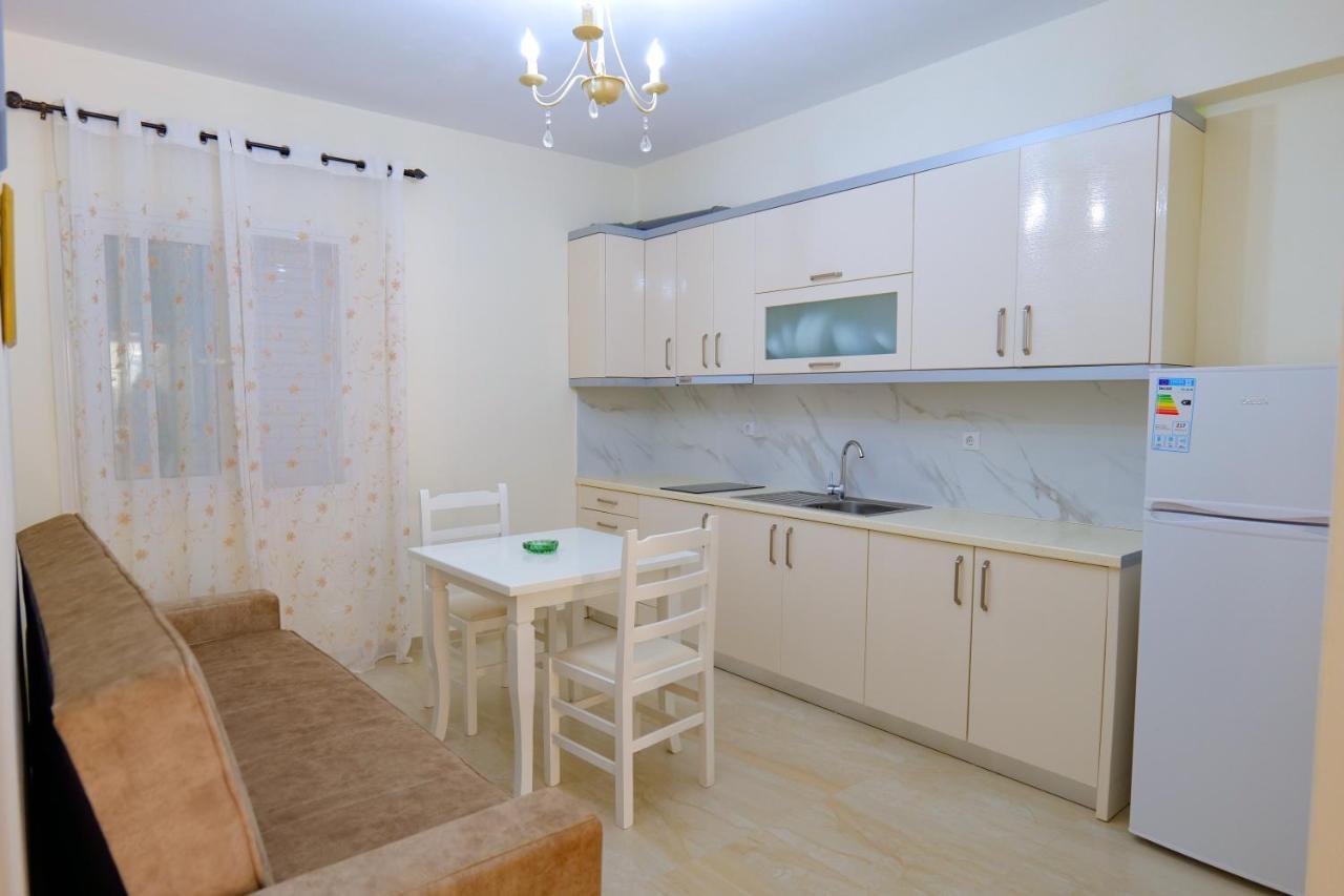 Sunny Holiday Sarande Luaran gambar