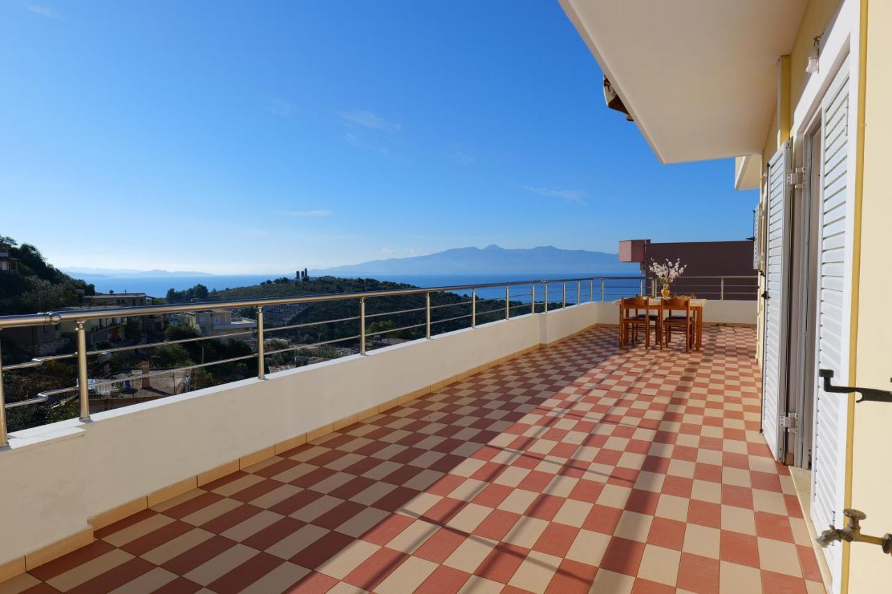 Sunny Holiday Sarande Luaran gambar