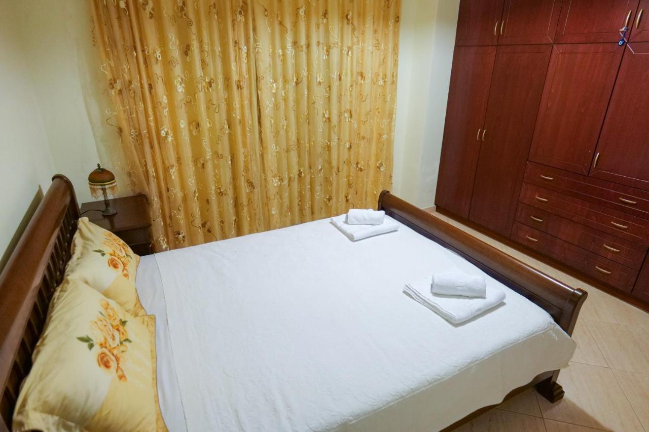 Sunny Holiday Sarande Luaran gambar