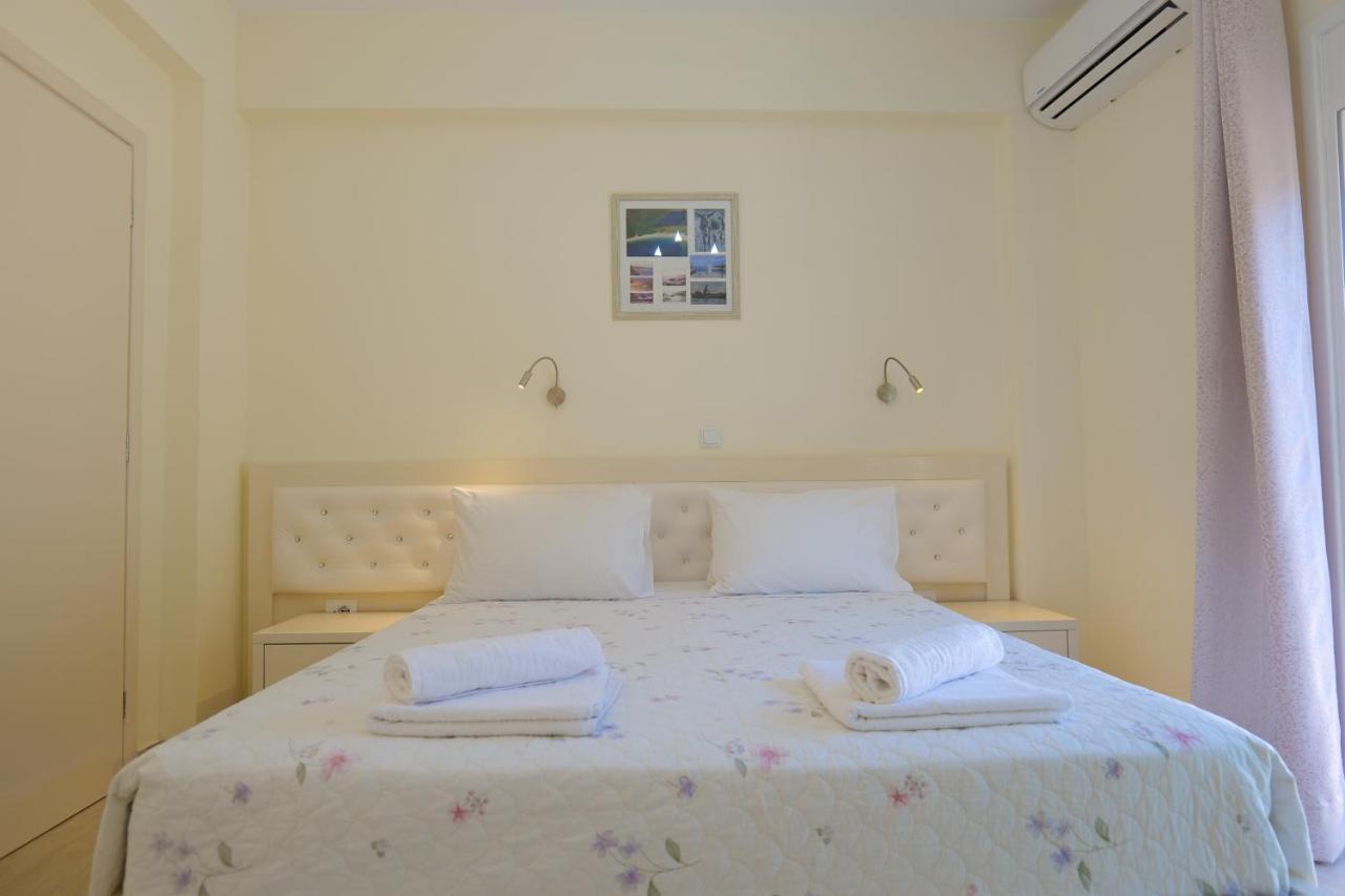Sunny Holiday Sarande Luaran gambar