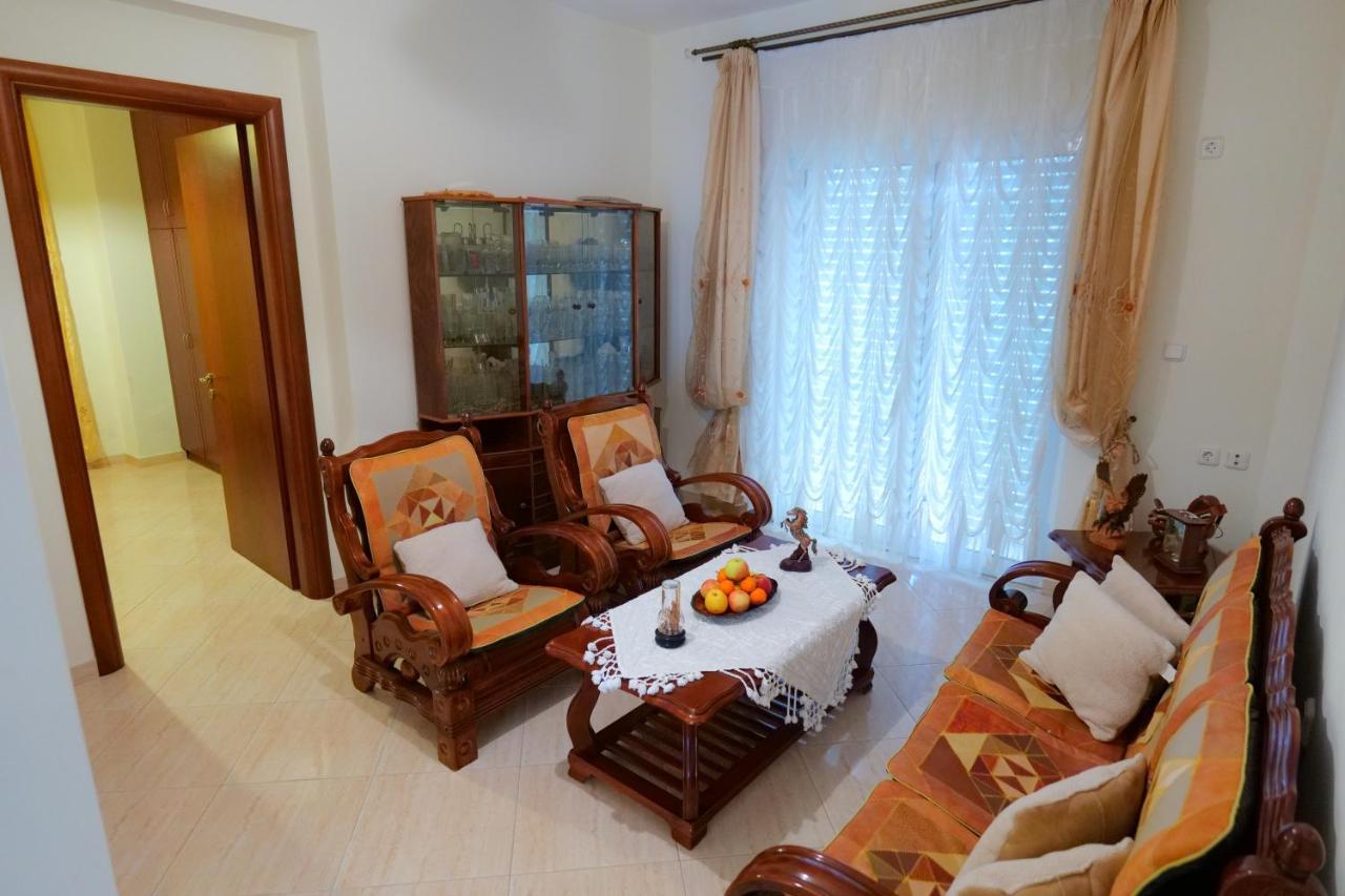 Sunny Holiday Sarande Luaran gambar