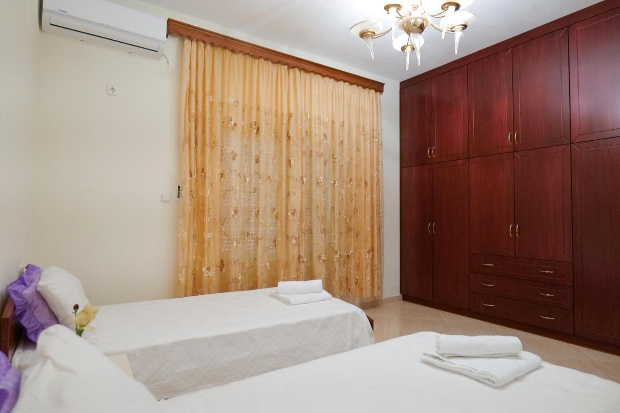 Sunny Holiday Sarande Luaran gambar