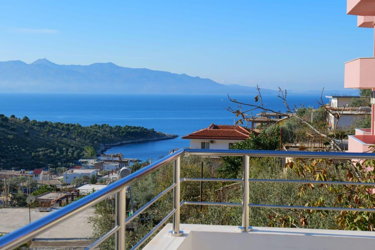 Sunny Holiday Sarande Luaran gambar