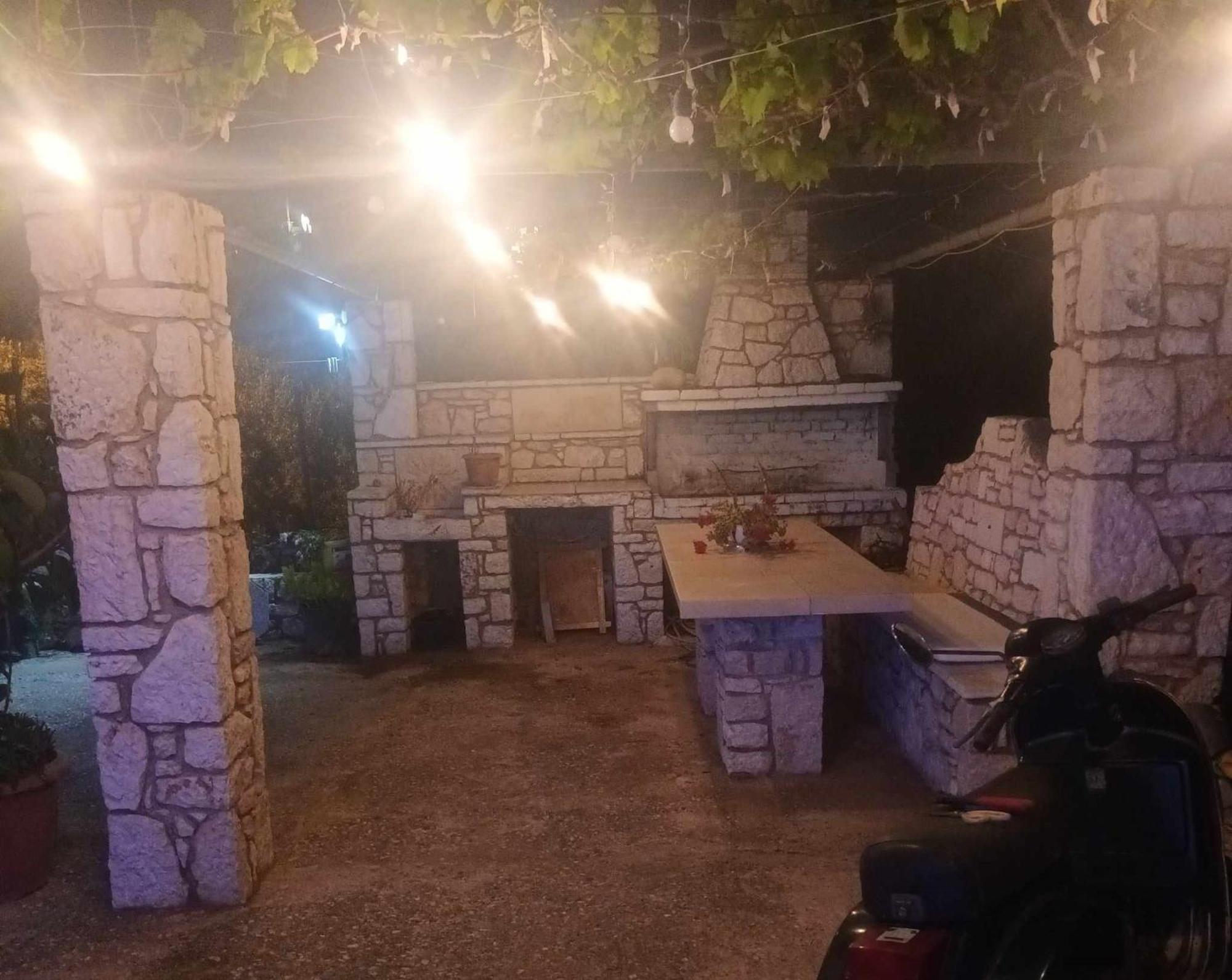 Sunny Holiday Sarande Luaran gambar