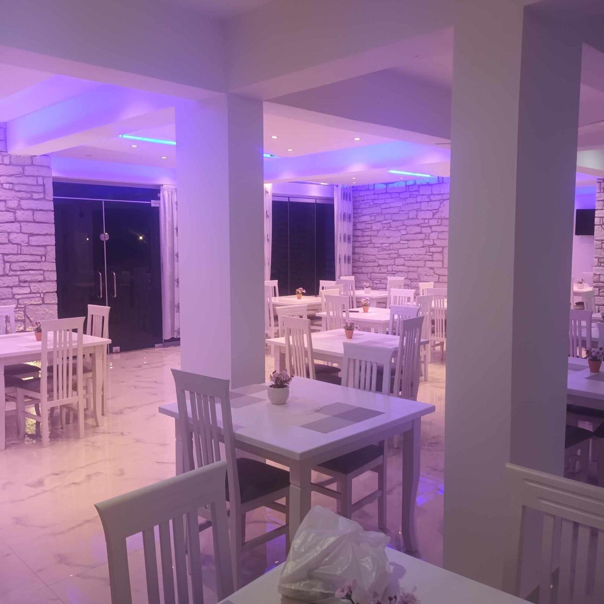Sunny Holiday Sarande Luaran gambar