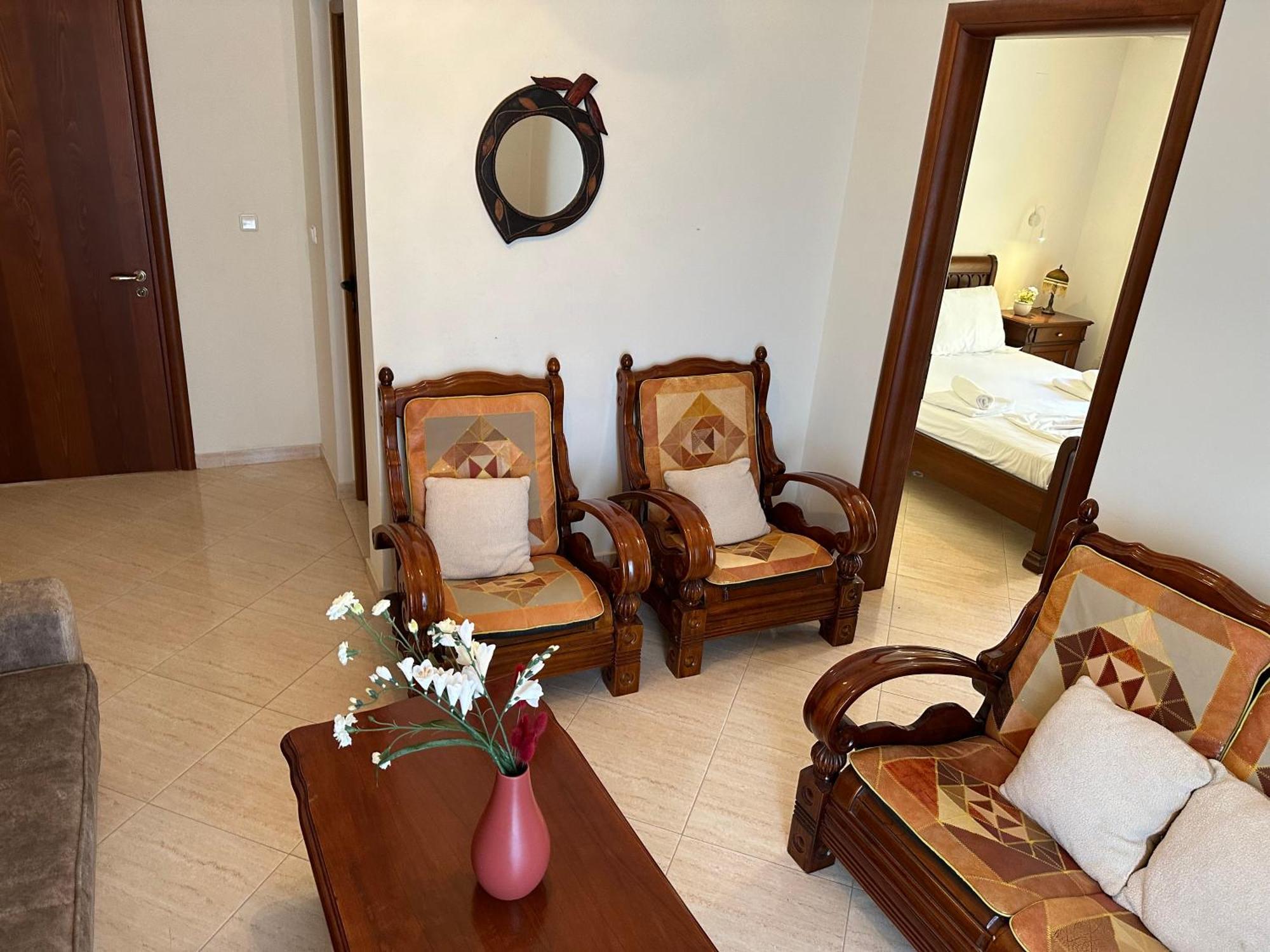 Sunny Holiday Sarande Luaran gambar
