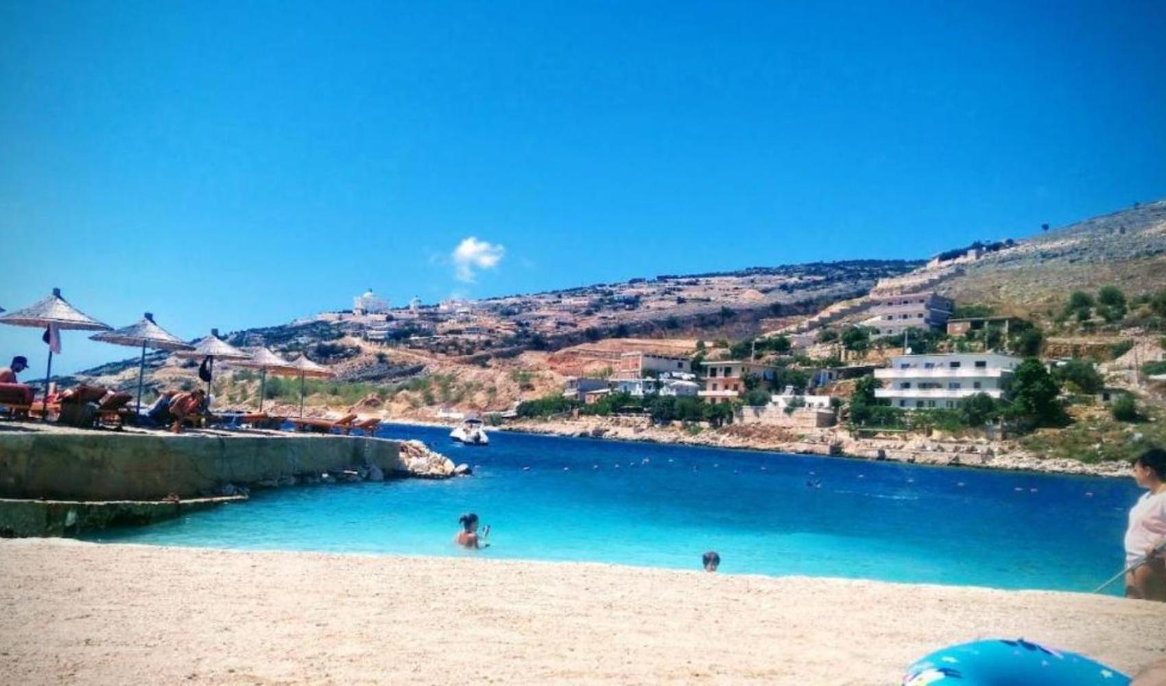 Sunny Holiday Sarande Luaran gambar